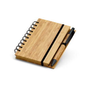 DICKENS A6. Caderno A6 espiral de capa dura em bambu, com páginas pautadas em papel 100% reciclado