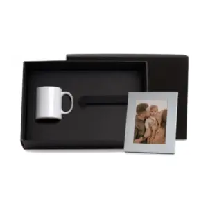 Kit Caneca Em Cerâmica Branca E Porta-retrato Em Alumínio - 2 Pçs